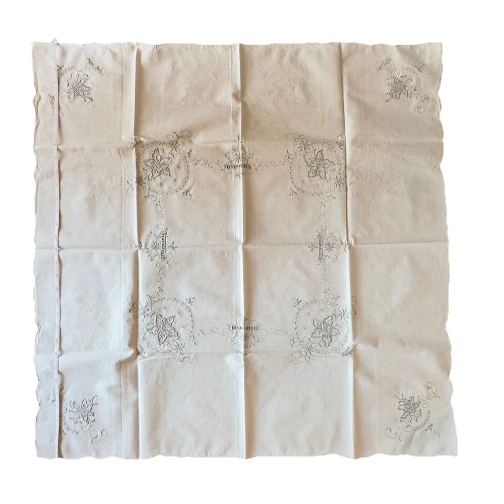 Vintage‎ Madeira Linen Tablecloth 66x98 w/ 32